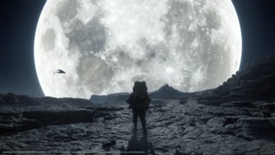 Death Stranding 2: On the Beach – Captură de ecran care îl prezintă pe Sam cum stă în fața unei luni uriașe