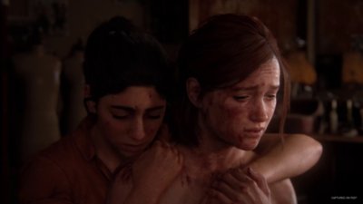 The Last of Us Part II Remastered – צילום מסך ובו דינה מחבקת את אלי